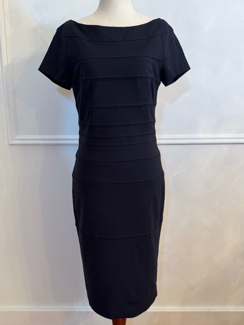 Escada Navy Seamed Banded Sheath Dress Short Sleeve Boat Neck Stretch 38 US 8